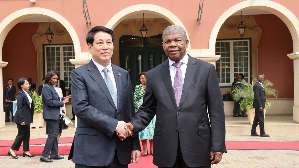 07-08_tong_thong_angola_joao_manuel_goncalves_lourenco_va_chu_tich_nuoc_luong_cuong_tai_le_don.jpg