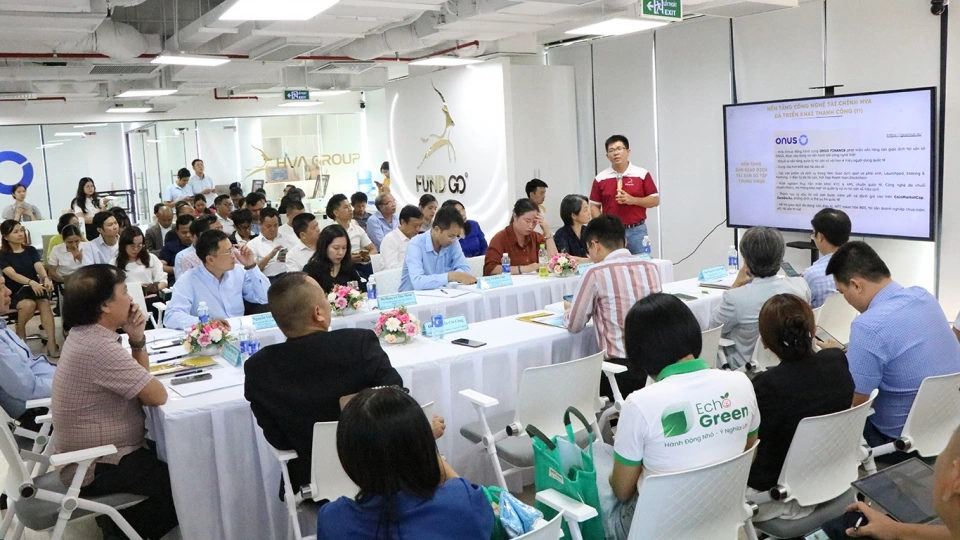 Lãnh đạo thành phố Đà Nẵng gặp gỡ cộng đồng khởi nghiệp.jpg