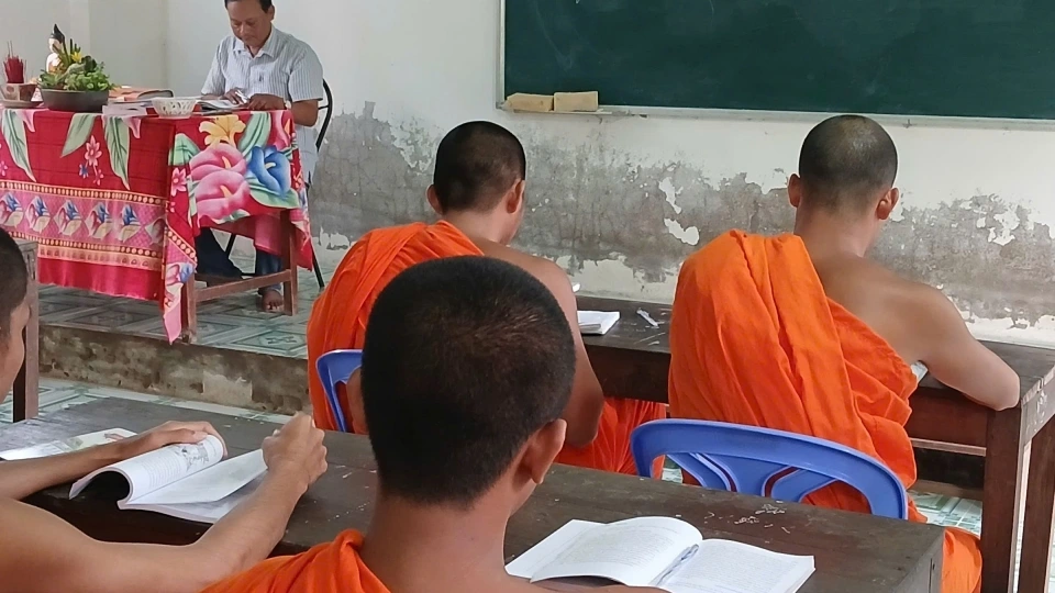 Quang cảnh một góc lớp học Pali ở chùa Phướng, phường Nguyệt Hóa, tỉnh Vĩnh Long.jpg