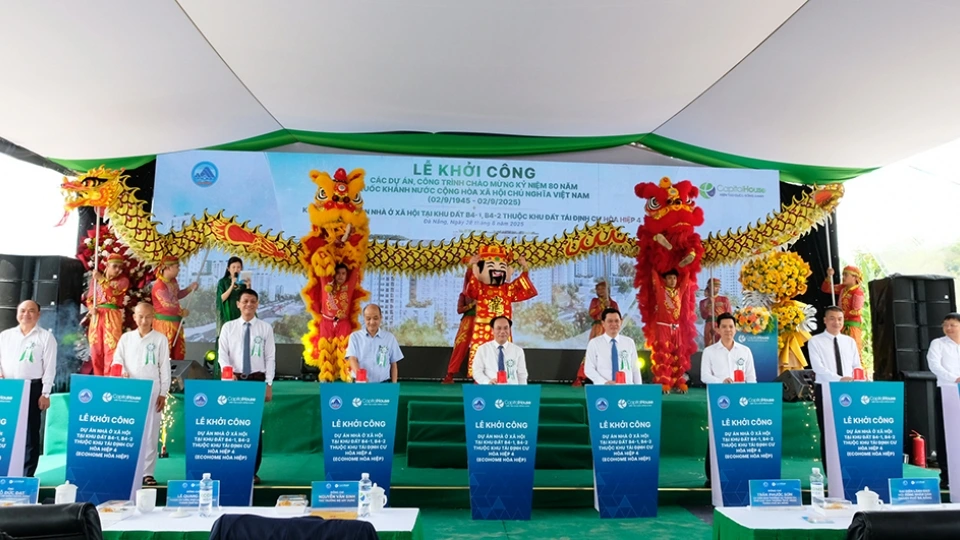 cac_dai_bieu_an_nut_khoi_cong_du_an.jpg