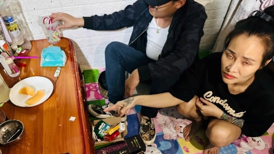 doi_tuong_nguyen_thi_thu_huong_va_vat_chung_thu_giu.jpg