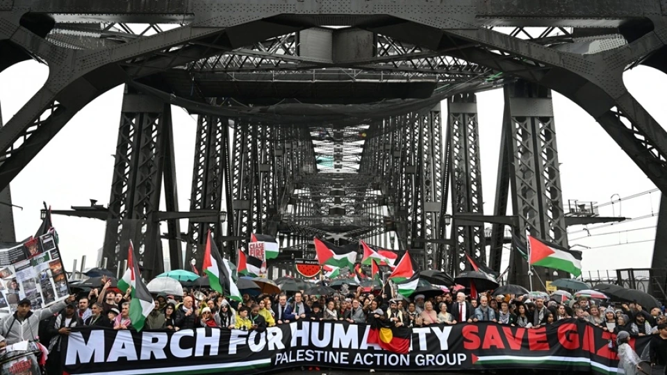 hang_chuc_ngan_nguoi_tham_gia_cuoc_tuan_hanh_ung_ho_nguoi_palestine_tai_sydney.jpg
