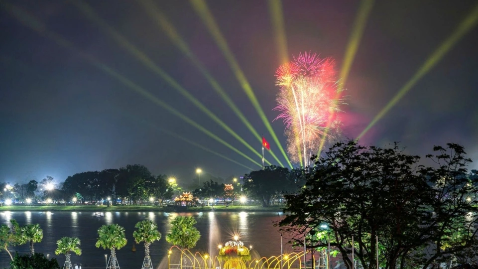 hue_ban_1000_qua_phao_hoa_tam_cao_phuc_vu_nguoi_dan_va_du_khach_dip_le_2-9.jpg