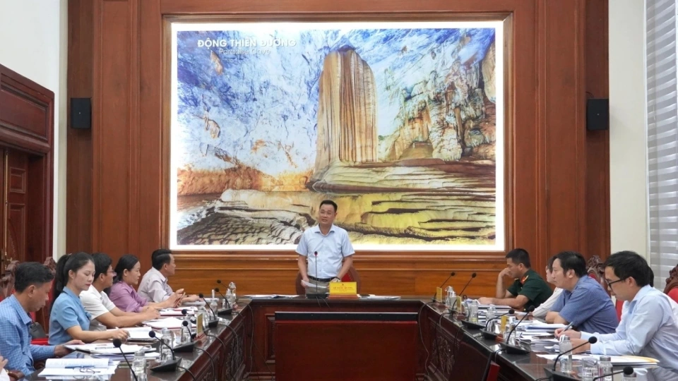ong_le_ngoc_quang_bi_thu_tinh_uy_quang_tri_duyet_dai_hoi_cac_dang_bo_truc_thuoc_tinh_uy.jpg