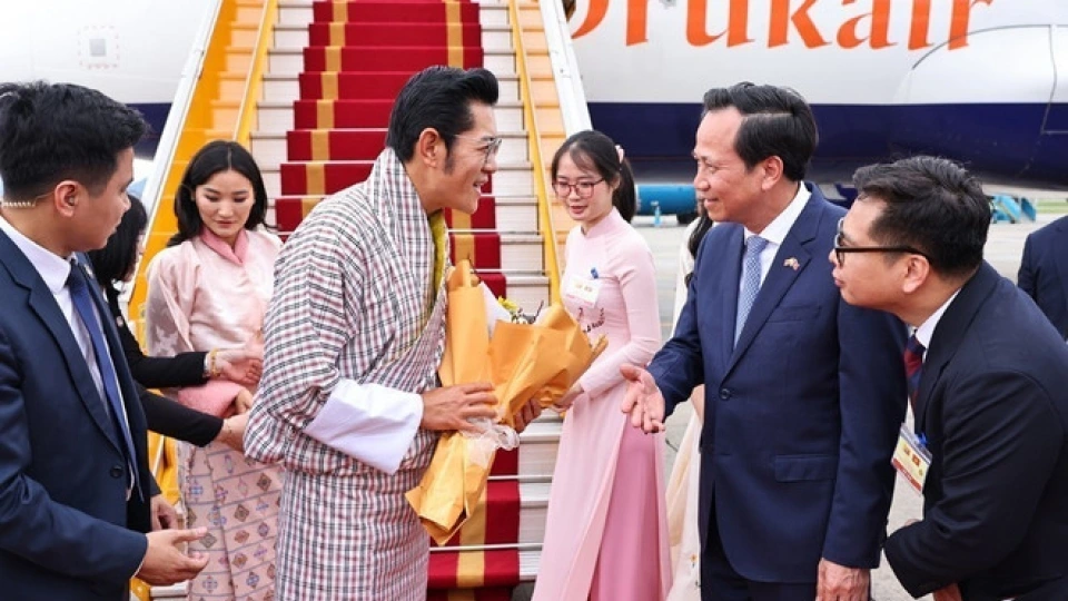 quoc_vuong_va_hoang_hau_bhtuan.jpg