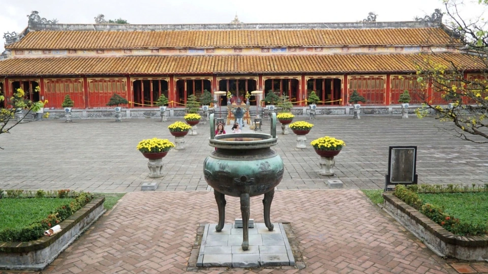 tai_di_tich_the_to_mieu_dai_noi_hue_trung_tam_bao_ton_di_tich_co_do_huedat_hang_rao_gioi_han_chi_duoc_tham_quan_tu_ben_ngoai.jpg