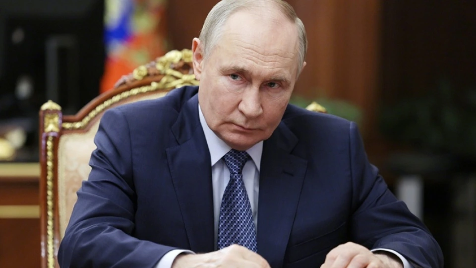 tong_thong_vladimir_putin_tham_du_cuoc_hop_tai_dien_kremlin_o_moscow.jpg