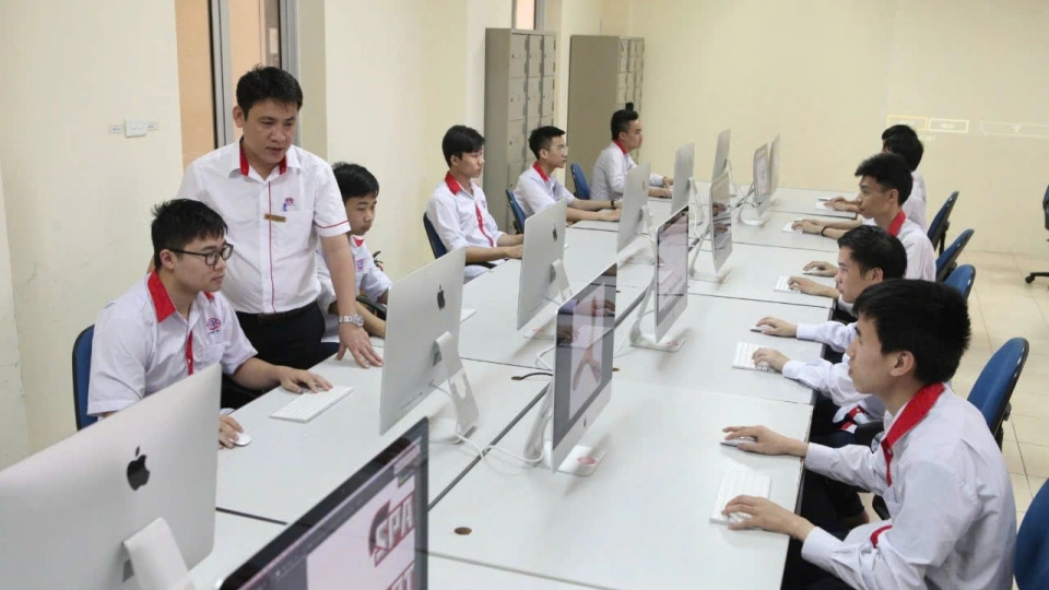 truong_cong_nghe_cao.jpg