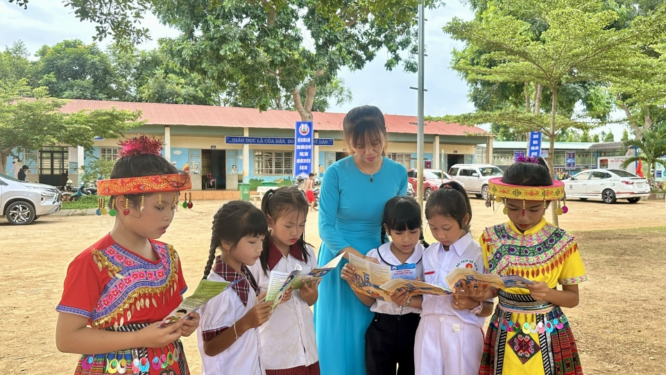 17-9 hoc sinh tieu hoc.jpg