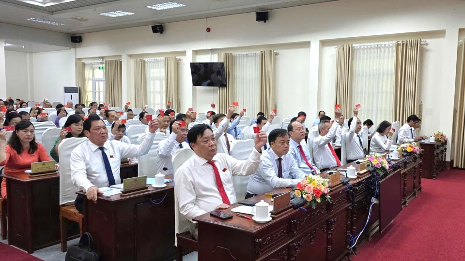 1_hdnd_tinh_ca_mau_da_thong_qua_7_nghi_quyet_tai_ky_hop_chuyen_de.jpg