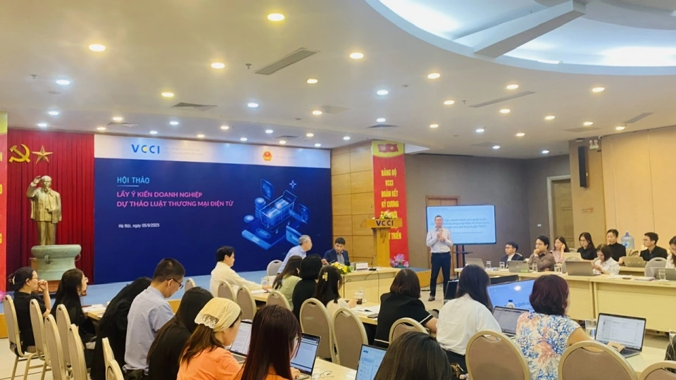 Các đại biểu thảo luận tại hội thảo.jpg