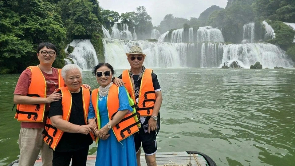 Northeast Asia and Southeast Asia – Vietnam’s key tourism markets  1.jpg