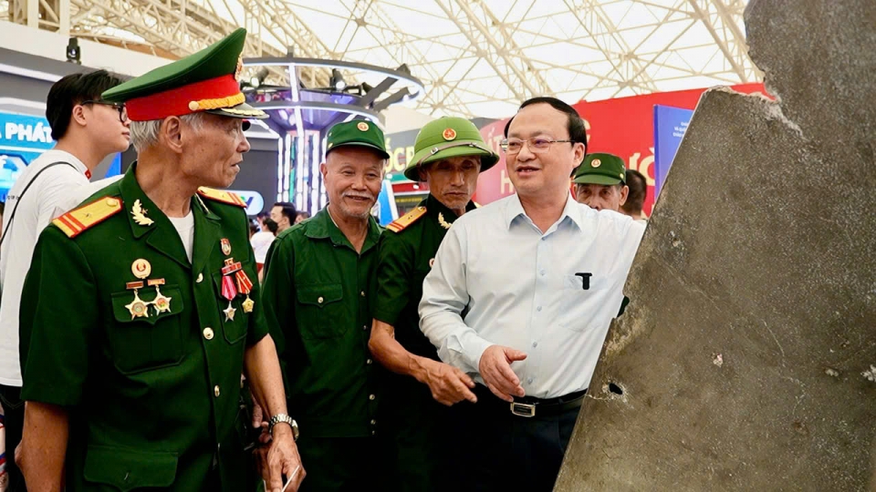 gian_trung_bay_vov_1.jpg