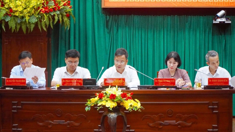 tai_buoihhop_bao_dai_hoi_dang_bo_thanh_pho_hue_lan_thu_xvii_nhiem_ky_2025_-2030.jpg