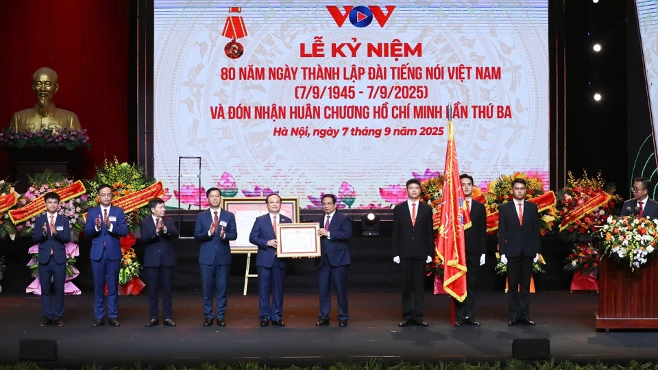 thu_tuong_trao_huan_chuong_ho_chi_minh_cho_vov.jpg