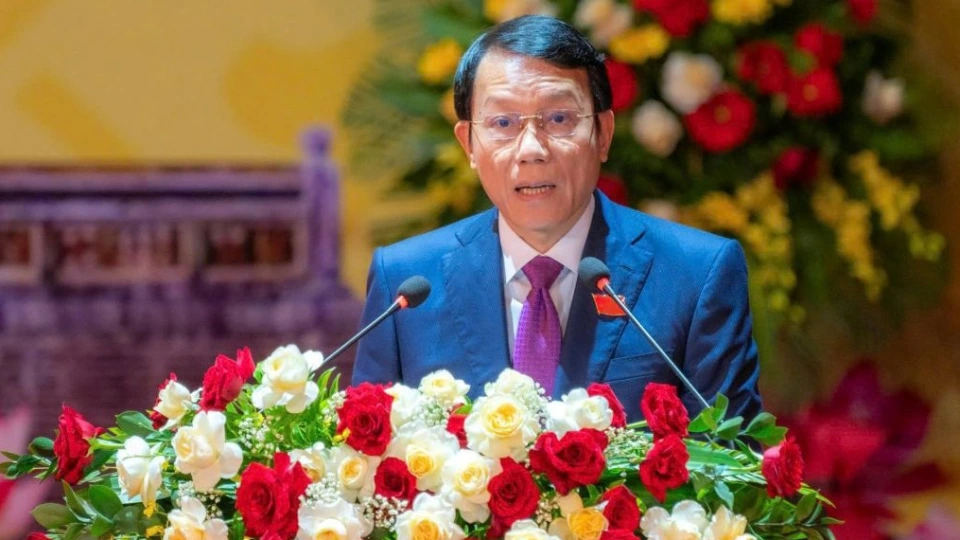 Đại tướng Lương Tam Quang phát biểu chỉ đạo Đại hội Đảng bộ TP Huế.jpg