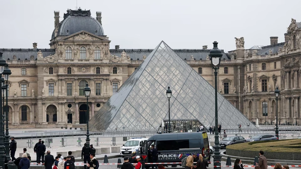 bao_tang_louvre.jpg