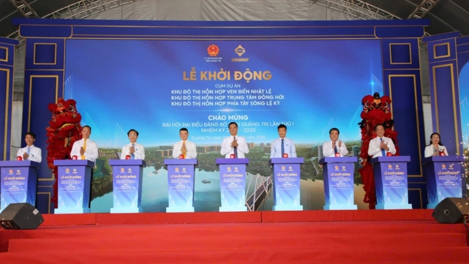 cac_dai_bieu_bam_nut_khoi_dong_du_an.jpg