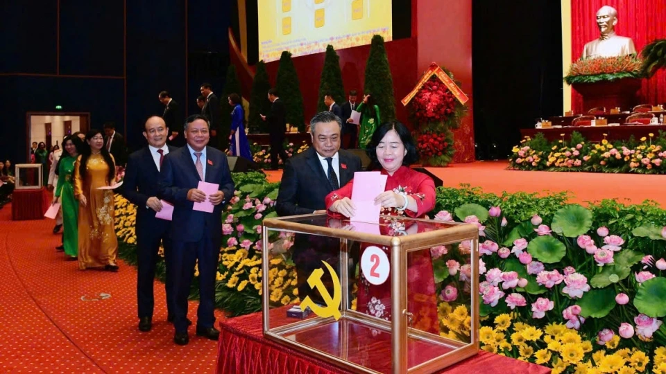 cac_dai_bieu_bo_phieu_bau_ban_chap_hanh.jpg