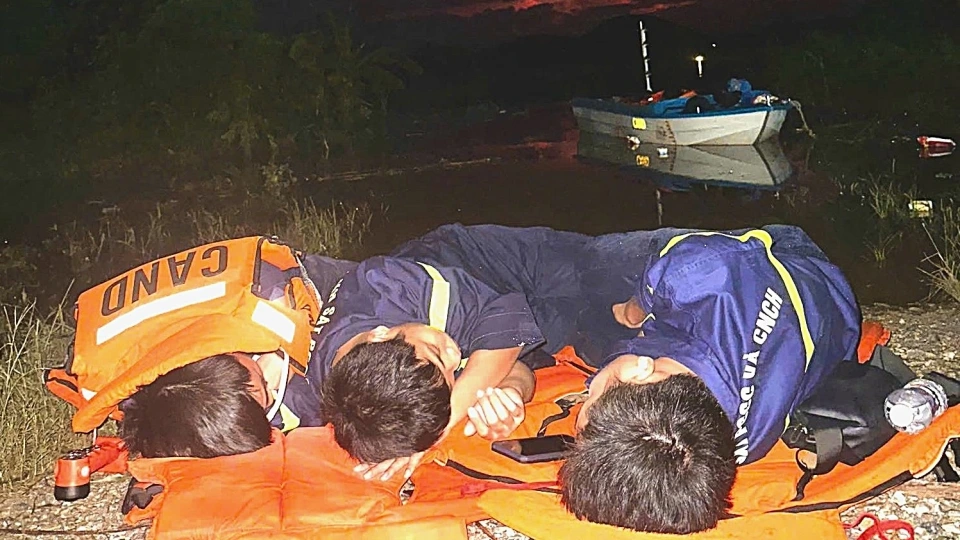 canh_sat_ngu_voi.jpg