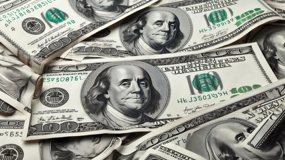 closeup-view-one-hundred-dollar-bill-with-benjamin-franklin-portrait_1287512-3990.jpg