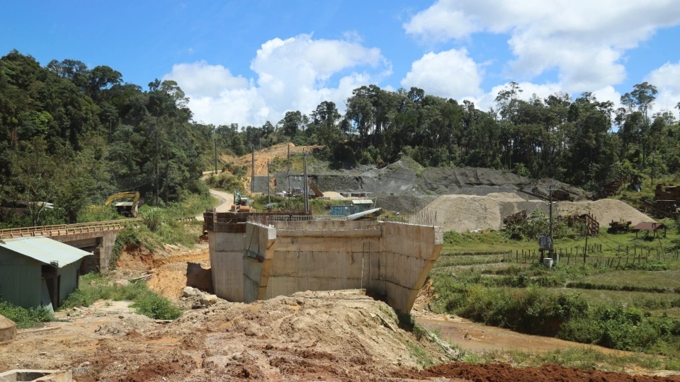 nha_thau_thi_cong_cau_20251006113649.jpg