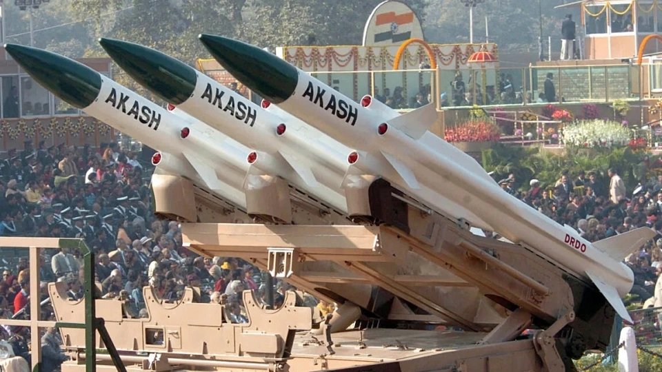 ten lua Akash, ten lua phong khong Akash, ten lua An Do, vu khi An Do -Defencexp.jpg
