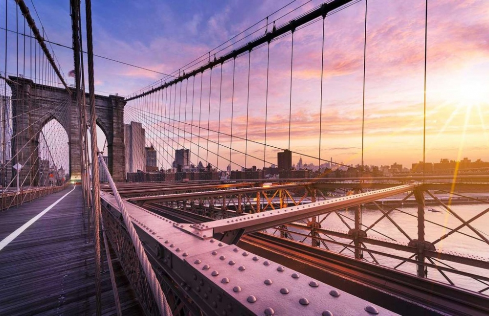 The other jaw-dropping dawn destinations included among the list are famous locations such as the Brooklyn Bridge.