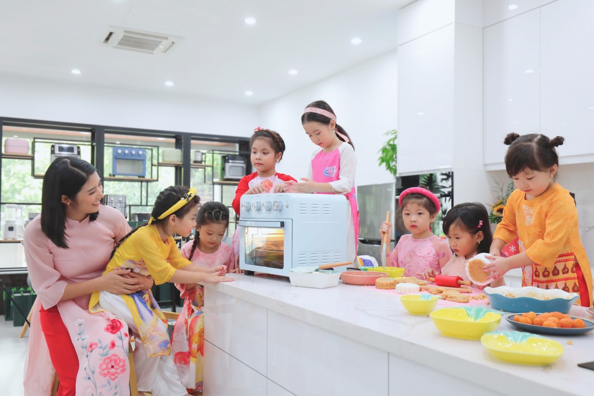 Thỉnh thoảng chia sẻ trên trang cá nhân và nhóm thích nấu nướng về những món ăn mình tự làm, Ngọc Hân nhận nhiều lời khen và sự động viên của các chị em nên càng hứng thú hơn.
