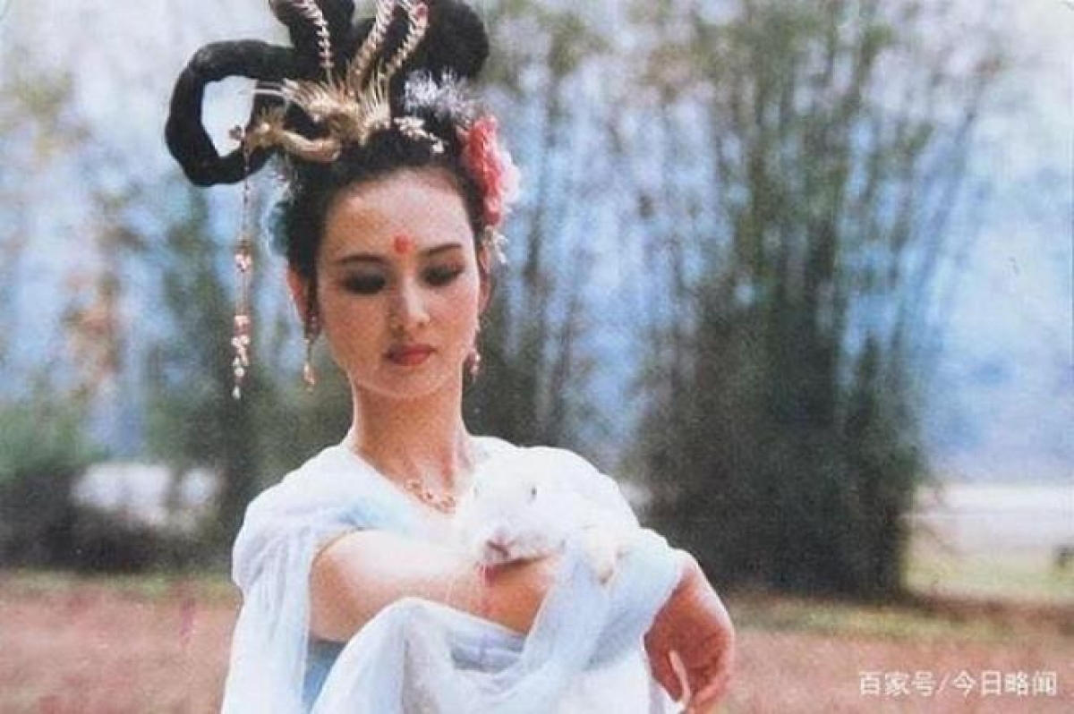 Khâu Bội Ninh khi hóa thân thành Hằng Nga.