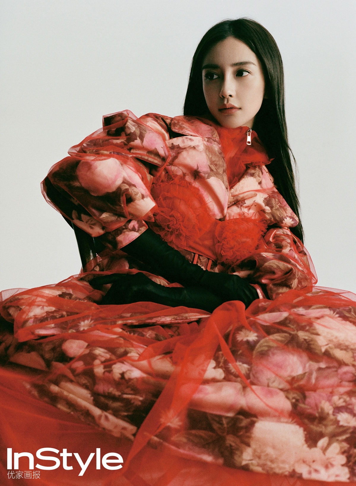 Mới đây, cặp đôi đình đám showbiz Trung, Huỳnh Hiểu Minh và Angelababy đã âm thầm thể hiện tình cảm, chứng minh mối quan hệ vẫn hoàn toàn bình thường. 