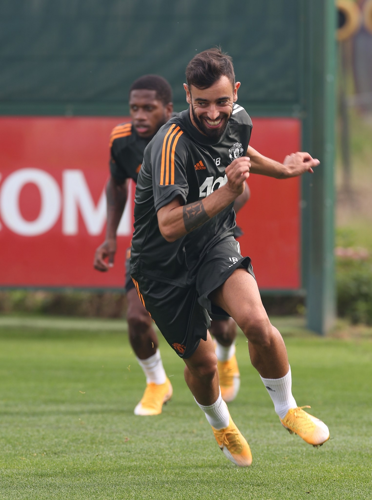Bruno Fernandes trở lại hội quân cùng MU sau khi tham dự UEFA Nations League cùng ĐT Bồ Đào Nha và đón cậu con trai mới chào đời.