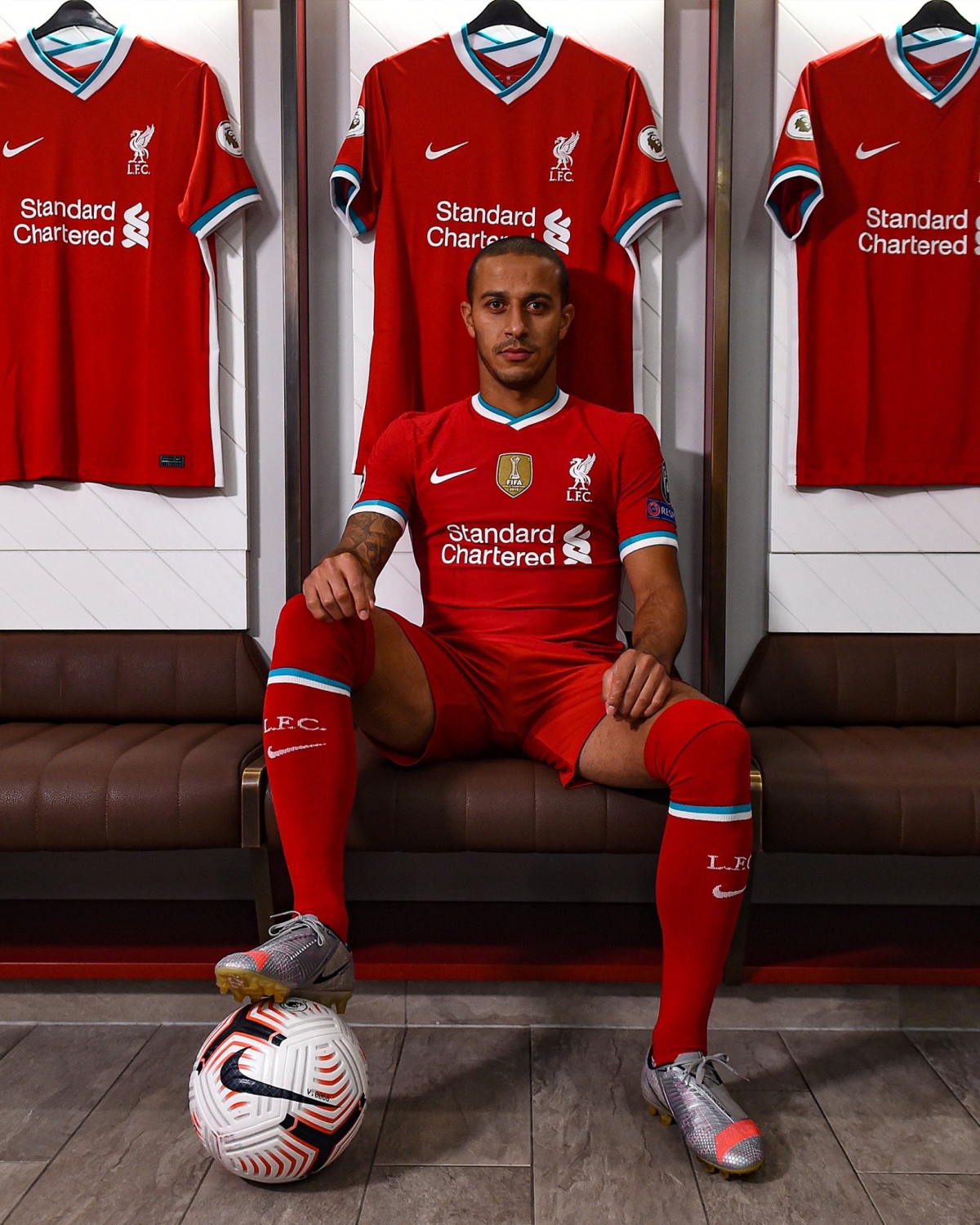 Thiago thể hiện thần thái của một nhà vô địch thực thụ khi ra mắt Liverpool.