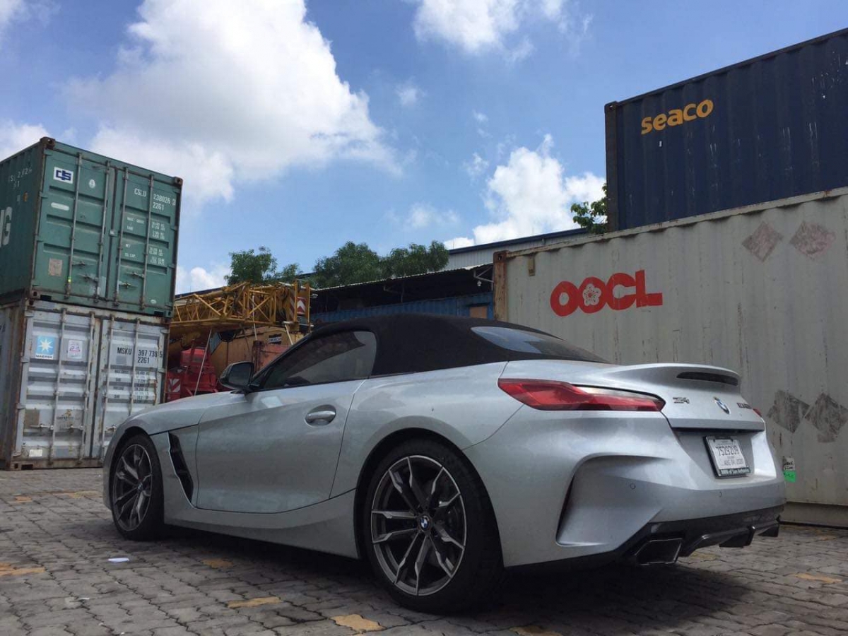 Chiếc xe đầu tiên về nước thuộc phiên bản M40i, vì thế, xe được trang bị động cơ I6 dung tích 3.0 lít tăng áp, sản sinh công suất tối đa 382 mã lực và mô-men xoắn cực đại 500 Nm tại tua máy 1.600 - 4.500 vòng/phút.