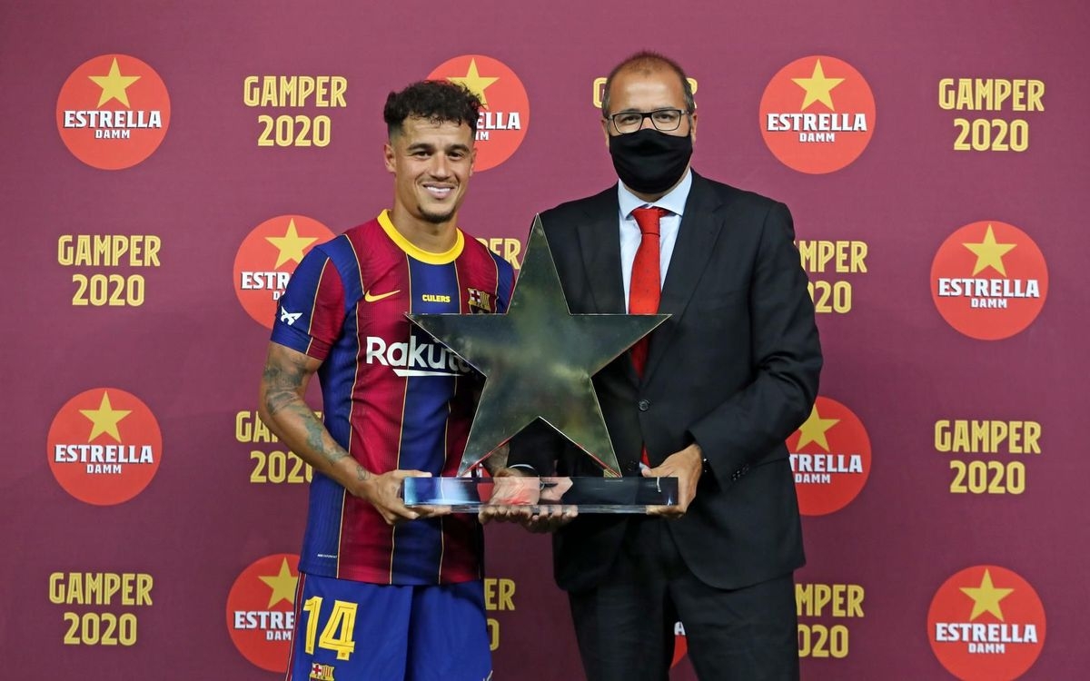 Coutinho nhận danh hiệu cá nhân cho cầu thủ hay nhất trận đấu.
