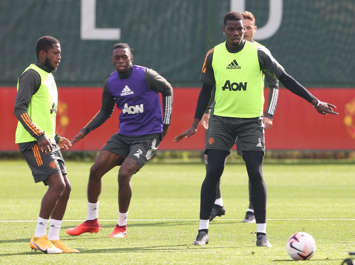 Đối tác của Paul Pogba là Fred.