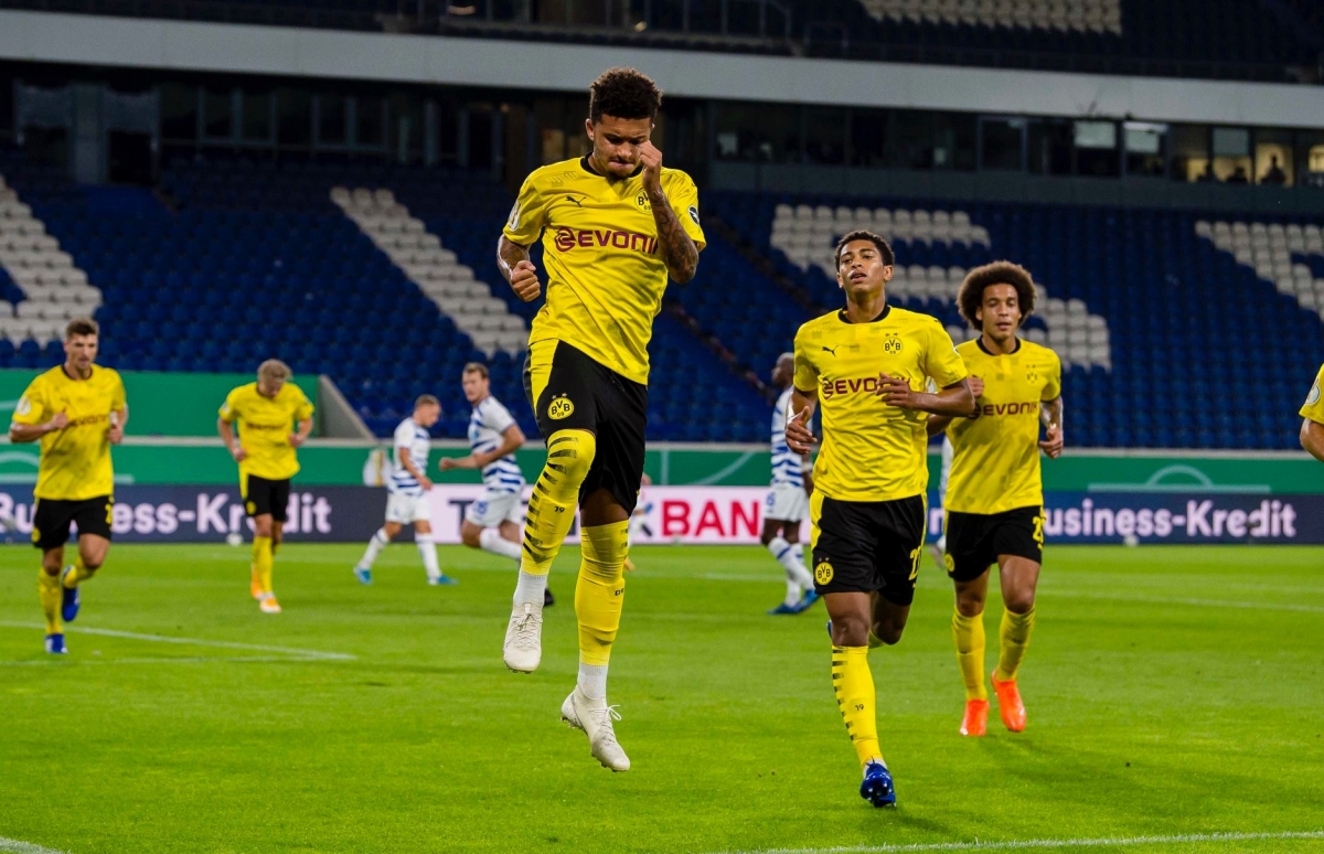 Jadon Sancho góp mặt trong đội hình xuất phát và ghi bàn mở tỷ số từ chấm phạt đền trong chiến thắng 5-0 của Dortmund trước Duisburg ở vòng 1 Cúp Quốc gia Đức.