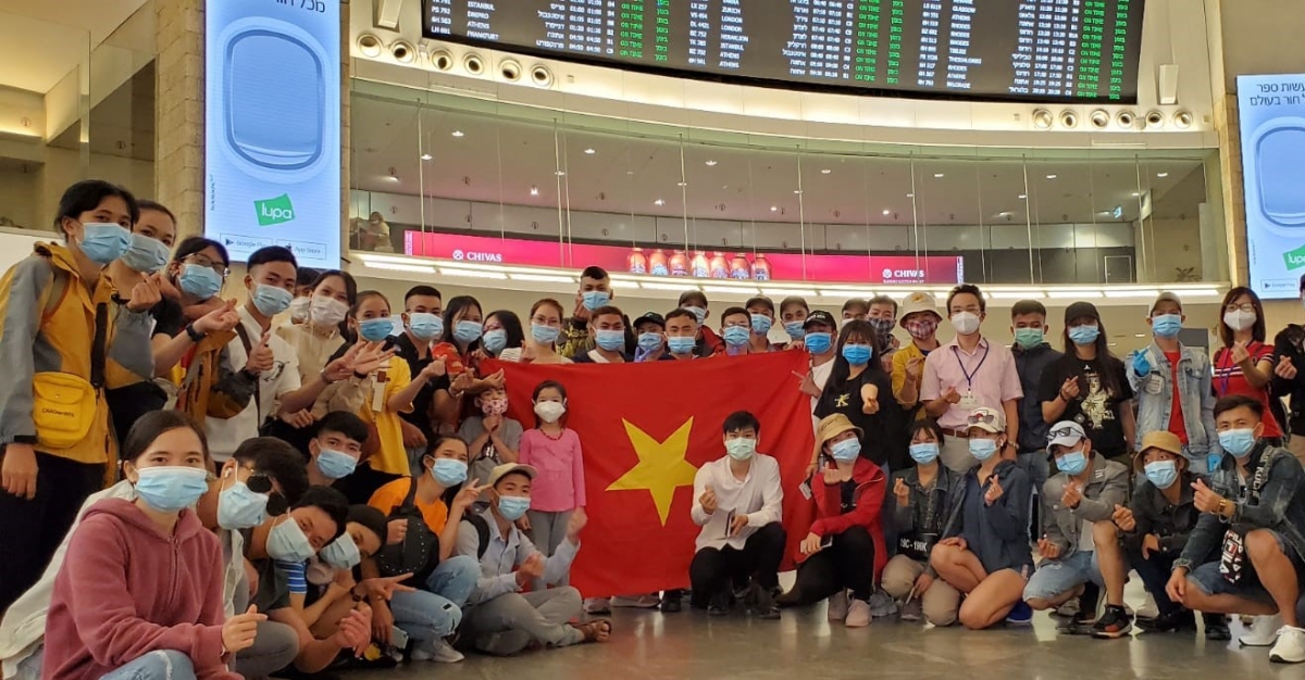 Đưa công dân Việt Nam từ Israel về nước.
