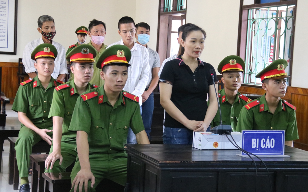 Các bị cáo tại phiên tòa ngày 14/9.