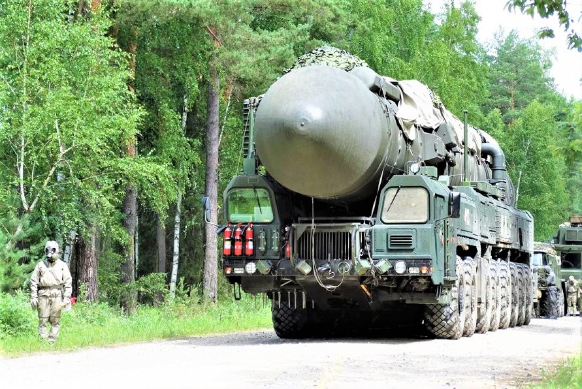 Tên lửa ICBM đặt trên xe tải hạng nặng của Nga; Nguồn: rcinet.ca