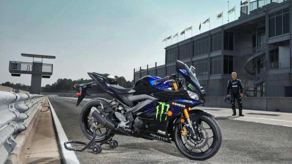 “Trái tim” của chiếc Yamaha YZF-3 Monster Energy MotoGP vẫn là khối động cơ cũ đã được thử nghiệm và kiểm tra, động cơ kép song song, làm mát bằng chất lỏng dung tích 321cc, những gì nó đem lại còn hơn cả một trải nghiệm lái thú vị.