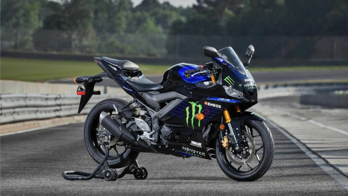 Với mức giá 5.599 USD (tương đương 129 triệu đồng), chiếc Yamaha YZF-3 Monster Energy MotoGP có một vài thay đổi về ngoại hình.