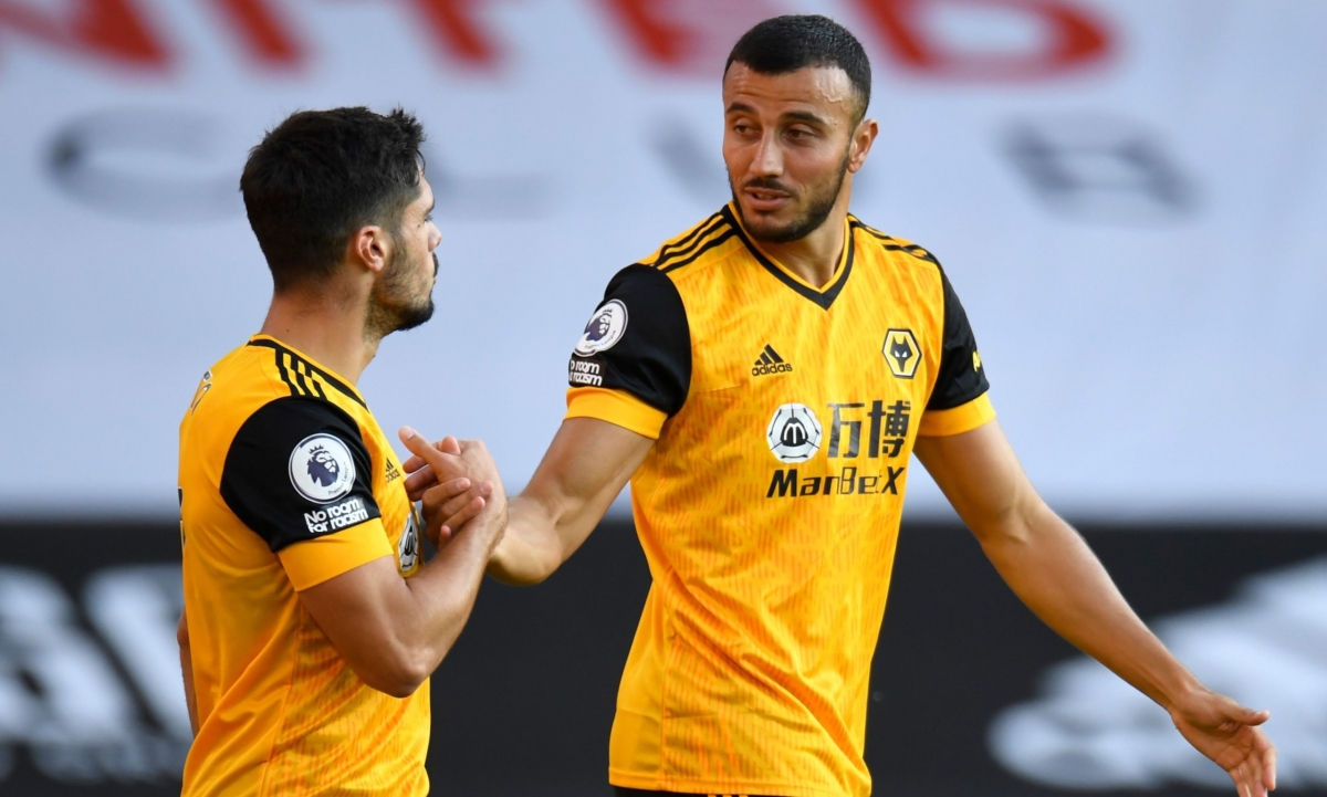Trung vệ: Romain Saiss