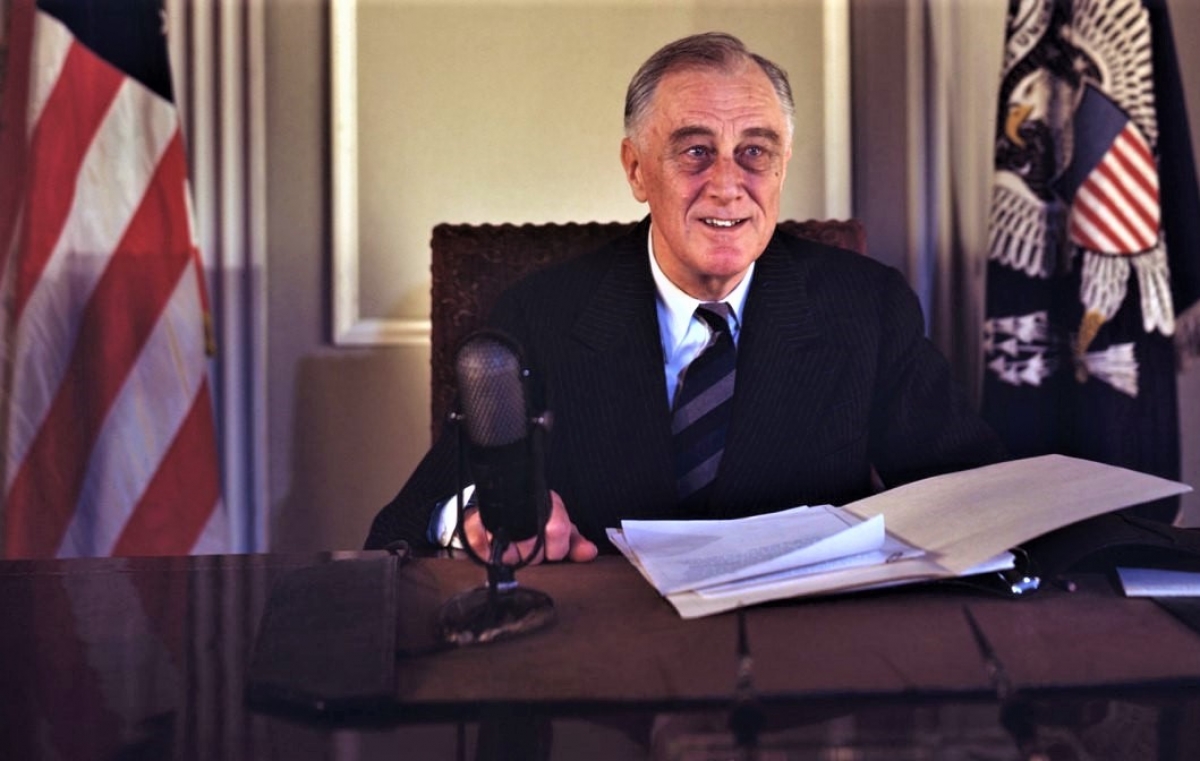 Bức ảnh màu cuối cùng của Roosevelt chụp tại phòng làm việc khi còn tại vị; Nguồn: history.com
