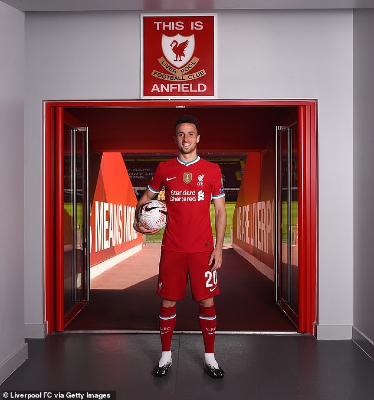 Diogo Jota là tân binh thứ 3 của Liverpool ở kỳ chuyển nhượng hè này sau Kostas Tsimikas và Thiago Alcantara.