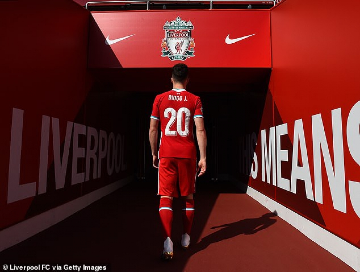 Diogo Jota sẽ nhận chiếc áo số 20 tại Liverpool.