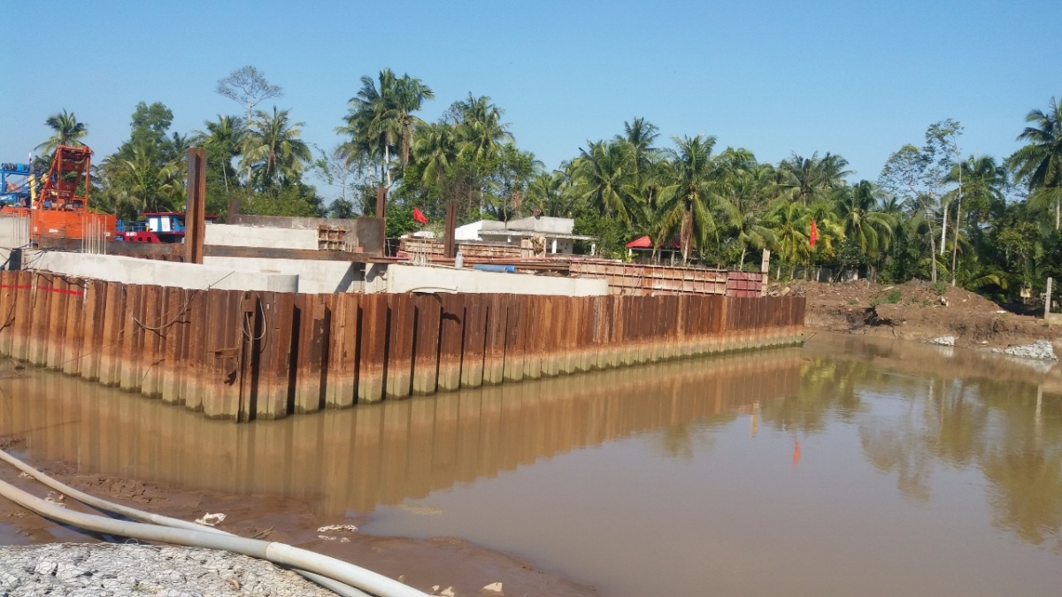 Cống đập ngăn mặn, chống triều cường tại xã Sơn Đông, thành phố Bến Tre chuẩn bị hoàn thành.