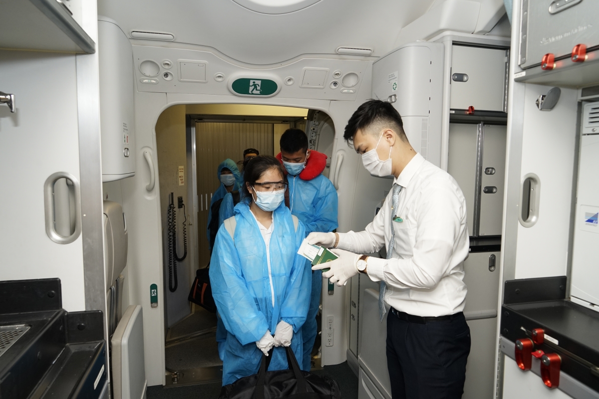 Khách hàng có thể mua vé máy bay đi Nhật Bản trên website, ứng dụng di động Vietnam Airlines và các phòng vé, đại lý chính thức của hãng trên toàn quốc.