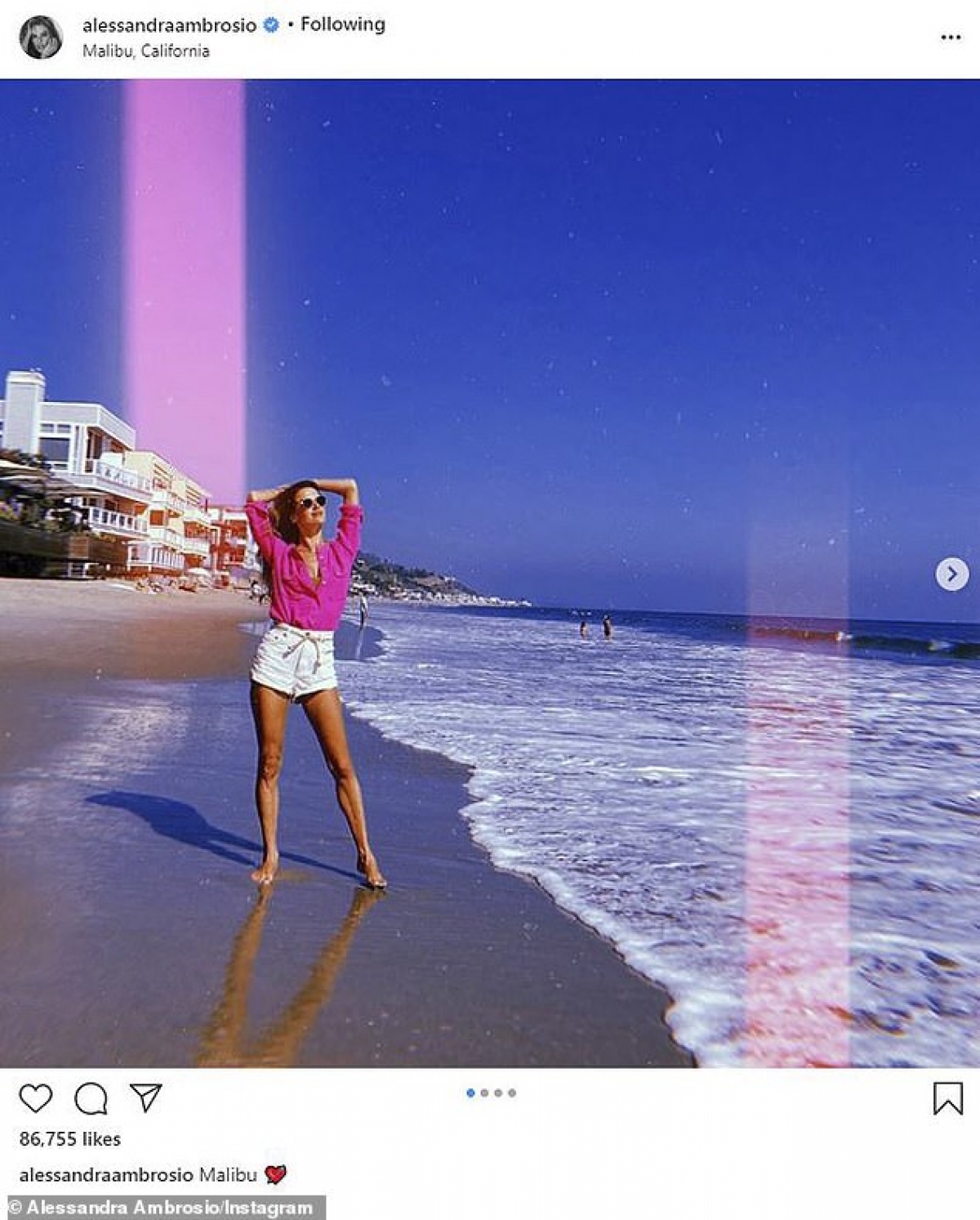 Ở tuổi 39, cựu thiên thần Victoria's Secret vẫn sở hữu vẻ trẻ trung, cuốn hút và thân hình săn chắc đáng ngưỡng mộ.