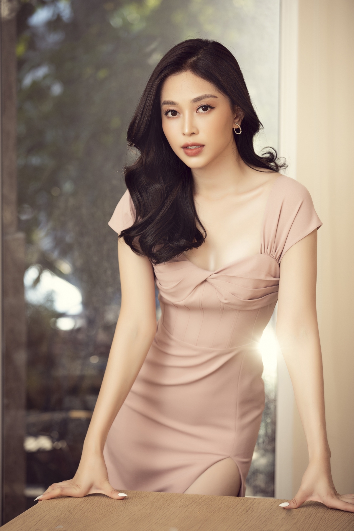 Á hậu Phương Nga